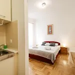 Laura In Heart Of Apartman *