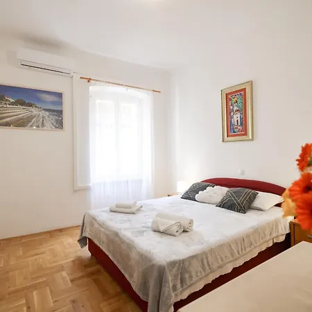 Laura In Heart Of Zadar