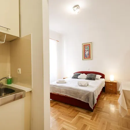 Laura In Heart Of Apartman *