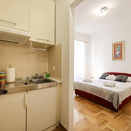 Laura In Heart Of Apartman